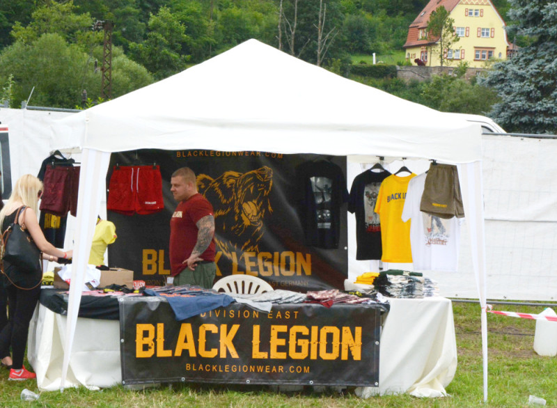 Stand von Black Legion auf einem Nazirock-Festival 2017 in Thüringen