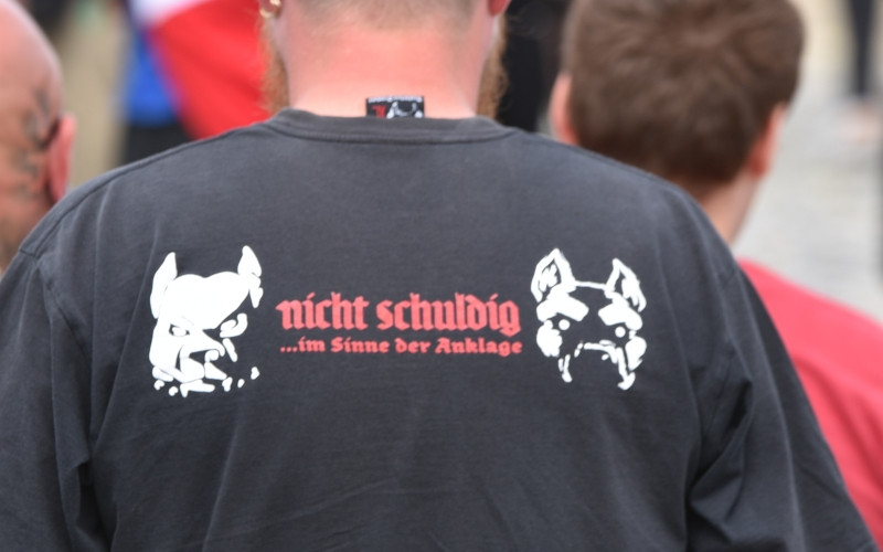 Das Image des Kampfhundes dient einem Selbstbild, das auf der Kombination von Selbstüberhöhung und eigener Opferstilisierung aufbaut.