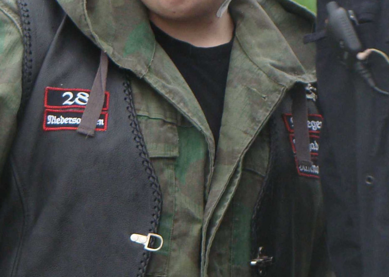 Die 28 ist ebenso Erkennungszeichen der neonazistischen Gruppe Brigade 8 (B8), die diesen Code bewusst übernahm. Bei der Brigade 8 wie auch bei anderen Neonazis dient die Aneignung der 28 dazu, sich den Szenemythos von Blood & Honour anzuheften, um den eigenen Status aufzuwerten.