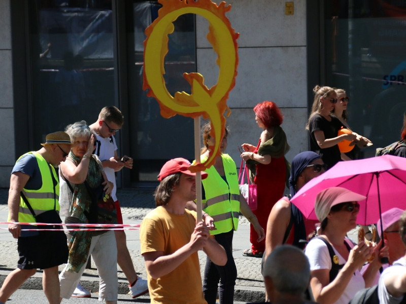 Teilnehmer der Demonstration gegen die Maßnahmen zur Eindämmung der Corona-Pandemie am 01. August 2020 in Berlin.