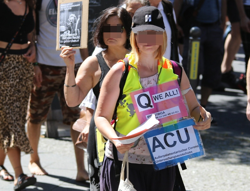 Teilnehmende der Demonstration gegen die Maßnahmen zur Eindämmung der Corona-Pandemie am 01. August 2020 in Berlin.
