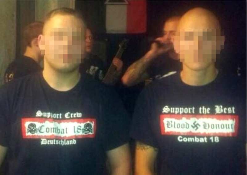 Neonazis aus Hessen und Nordrhein-Westfalen demonstrieren auf einem Konzert ca. 2012 die Nähe von Blood & Honour und Combat 18.