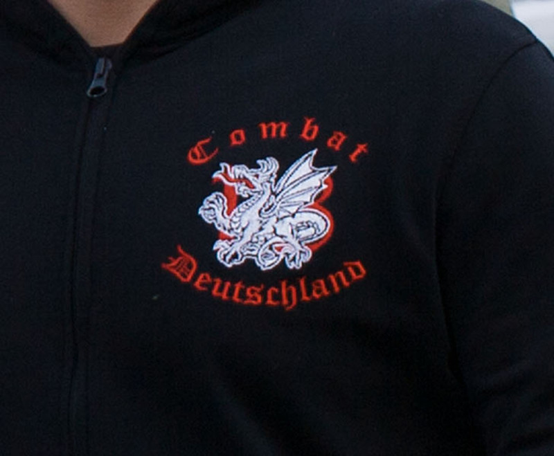Erkennungszeichen des internationalen Netzwerks von Blood & Honour / Combat 18 ist der Drache, der auf dem gezeigten Motiv von »Combat 18 Deutschland« die Zahl 18 verdeckt.