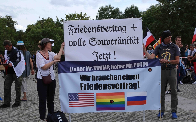 Reichsbürger und QAnon-Anhänger:innen in Berlin, August 2020