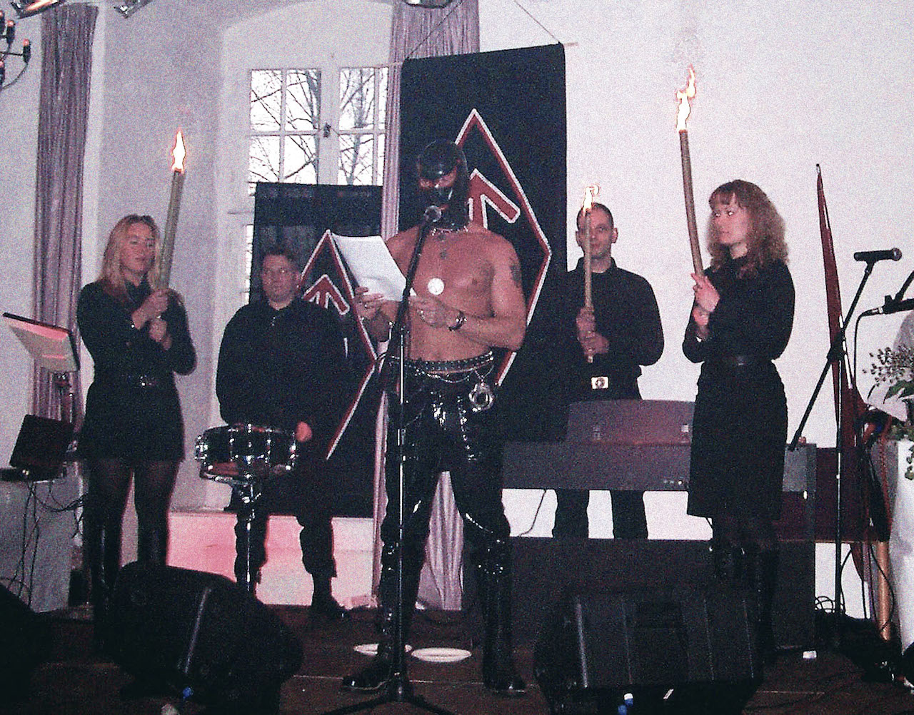 Auftritt der extrem rechten Neofolk-Band Order of the Werewolf 2004 in Nordrhein-Westfalen.