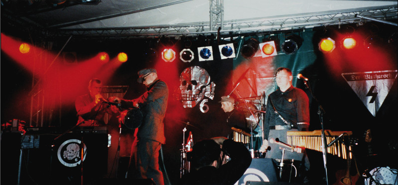 Auftritt der Band Death in June 1999 in Sachsen-Anhalt.