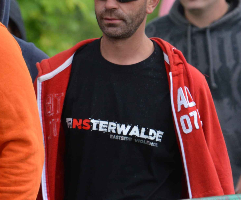 Neonazis aus Finsterwalde (Brandenburg) können sich mit einfachen Mitteln als solche kennzeichnen.