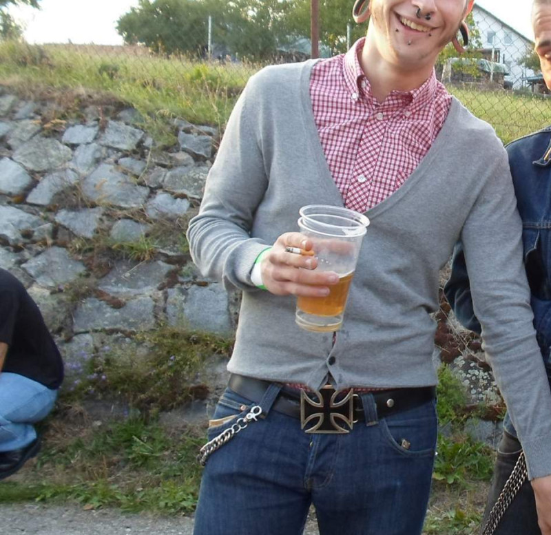 Teilnehmer eines RechtsRock-Konzertes 2014.