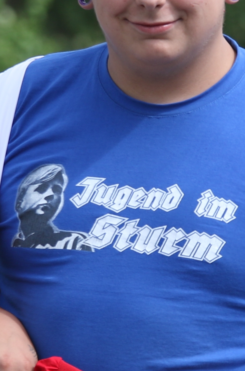 Besucher eines neonazistischen Konzertes im Jahr 2019
