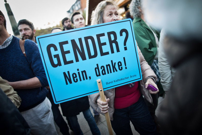 Bild von einer »Demo für alle« in Wiesbaden im Oktober 2016 mit über 1.000 Teilnehmenden.