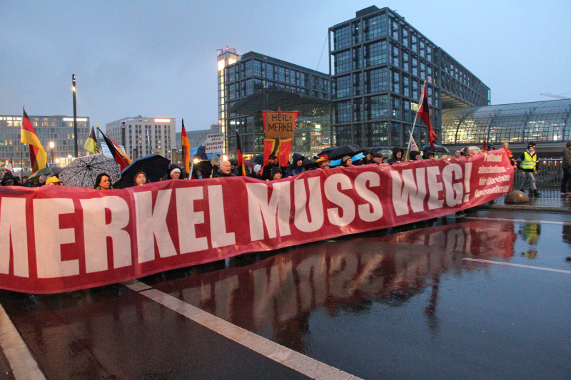 Leittransparent einer Demonstration des Pegida-Nachläufers »Wir für Deutschland« 2016 in Berlin.