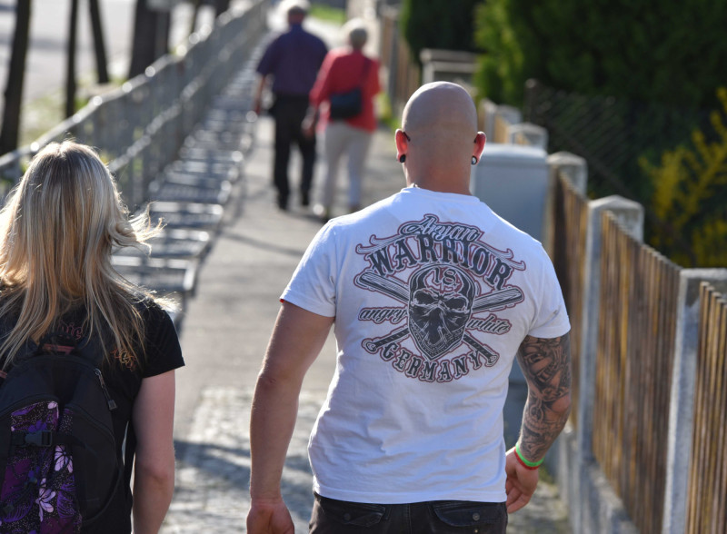 Bekenntnis zum vermeintlich Arischen und zum Nationalsozialismus: »Aryan Warrior Germany angry white 18«.