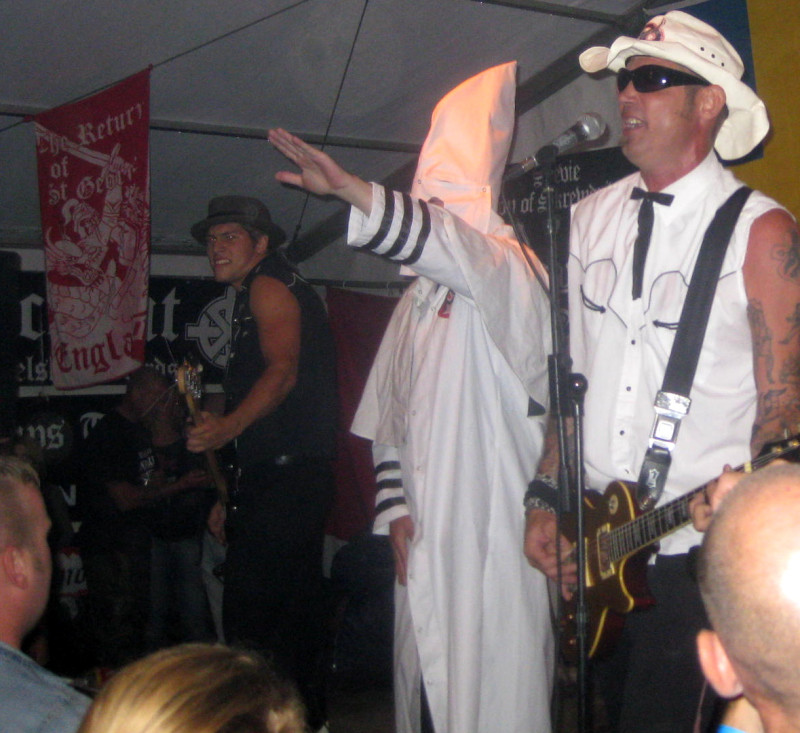 Foto von einem Ian Stuart Memorial Konzert, ausgerichtet vom Netzwerk Blood & Honour, 2011 in England.