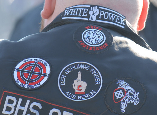 Neonazi aus Serbien auf Aufmarsch in Budapest im Jahr 2008.