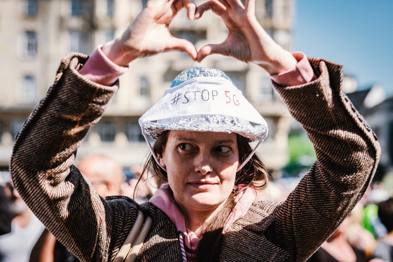 Teilnehmerin eine »Hygiene-Demonstration« im Mai 2020 in Frankfurt am Main.