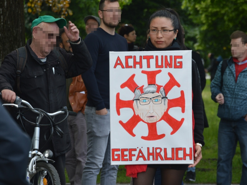 Teilnehmende einer »Hygiene-Demonstration« im Mai 2020 in Berlin.