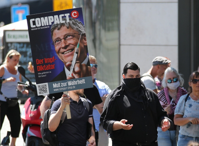 Teilnehmende der Demonstration gegen die Maßnahmen zur Eindämmung der Corona-Pandemie am 01. August 2020 in Berlin.