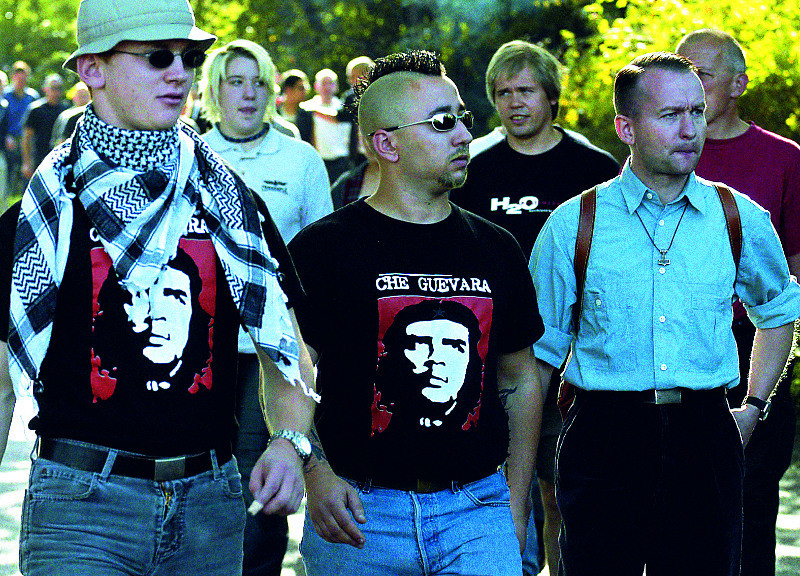 Neonazis auf Aufmarsch in Dortmund 2003